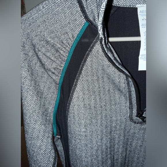 American Eagle Long Sleeve Athletic Top - Picture 4 of 7